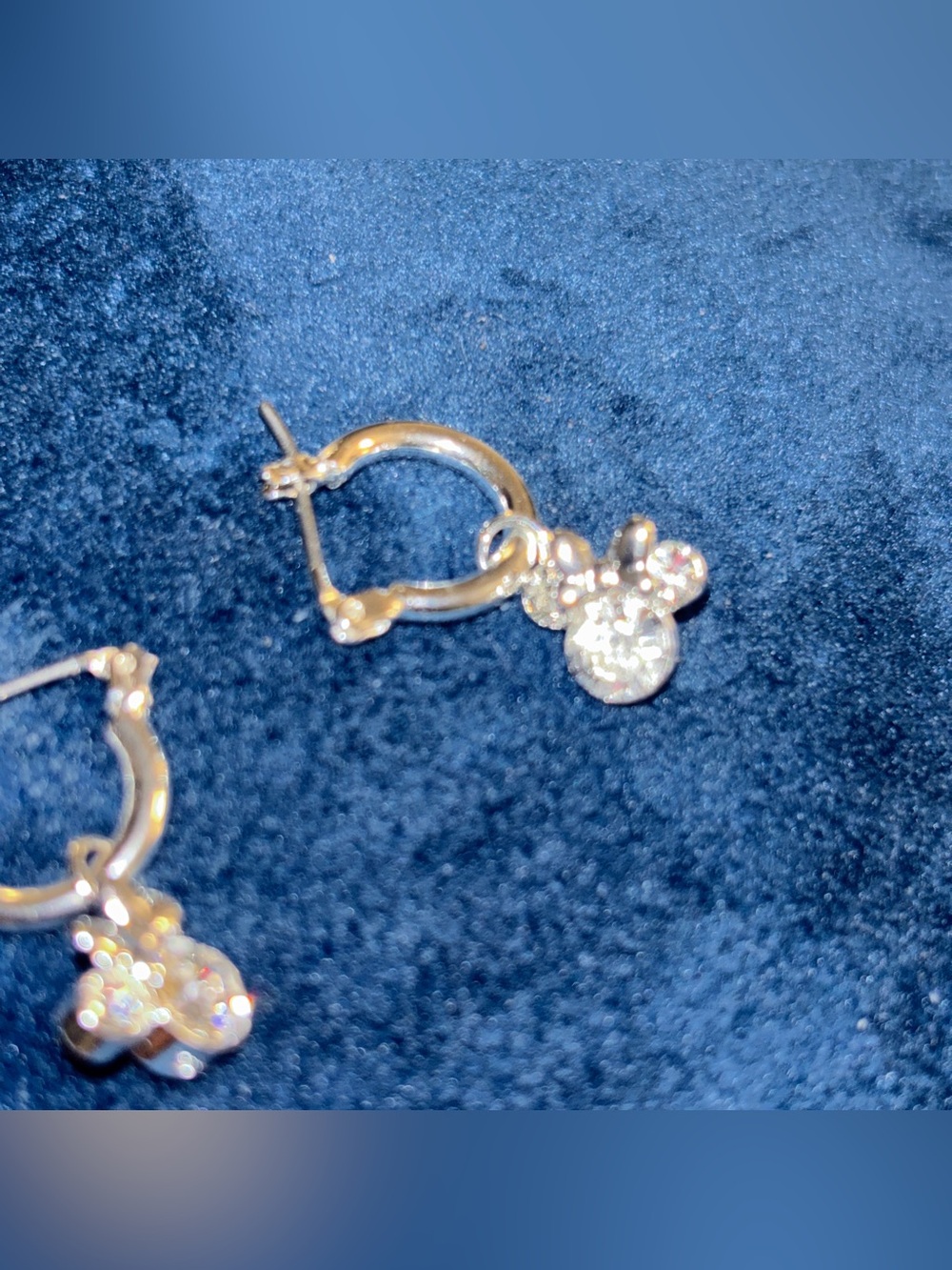 🎁NEW🎁Disney Minnie Mouse💎Crystal Hoop Earrings, Silver
